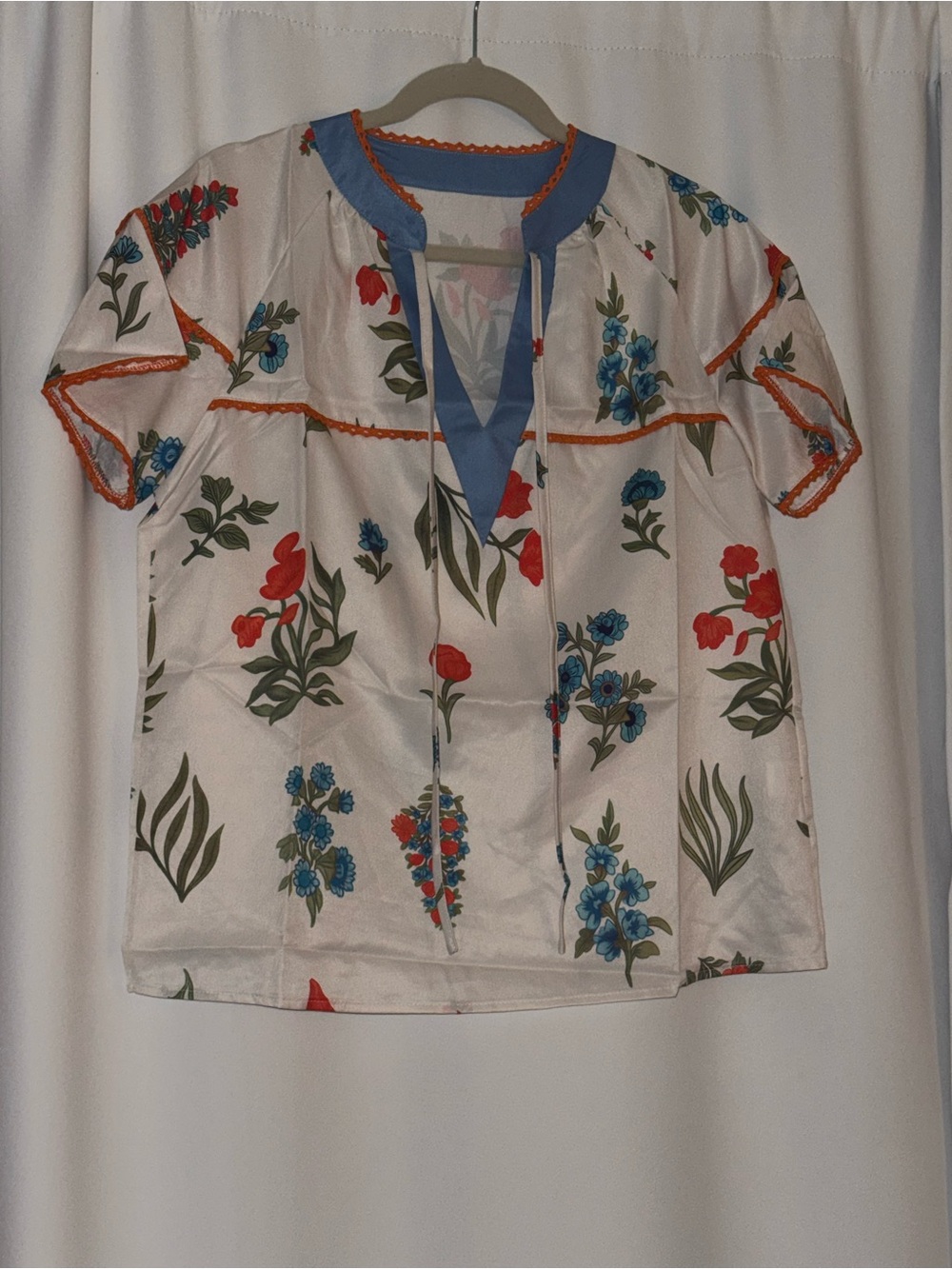 *BRAND NEW NEVER WORN* Chic Petal Floral Tassel Tie Blouse